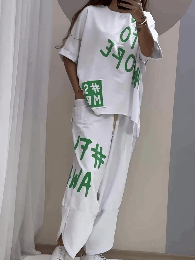 Casual two-piece suit with pattern and round neckline 