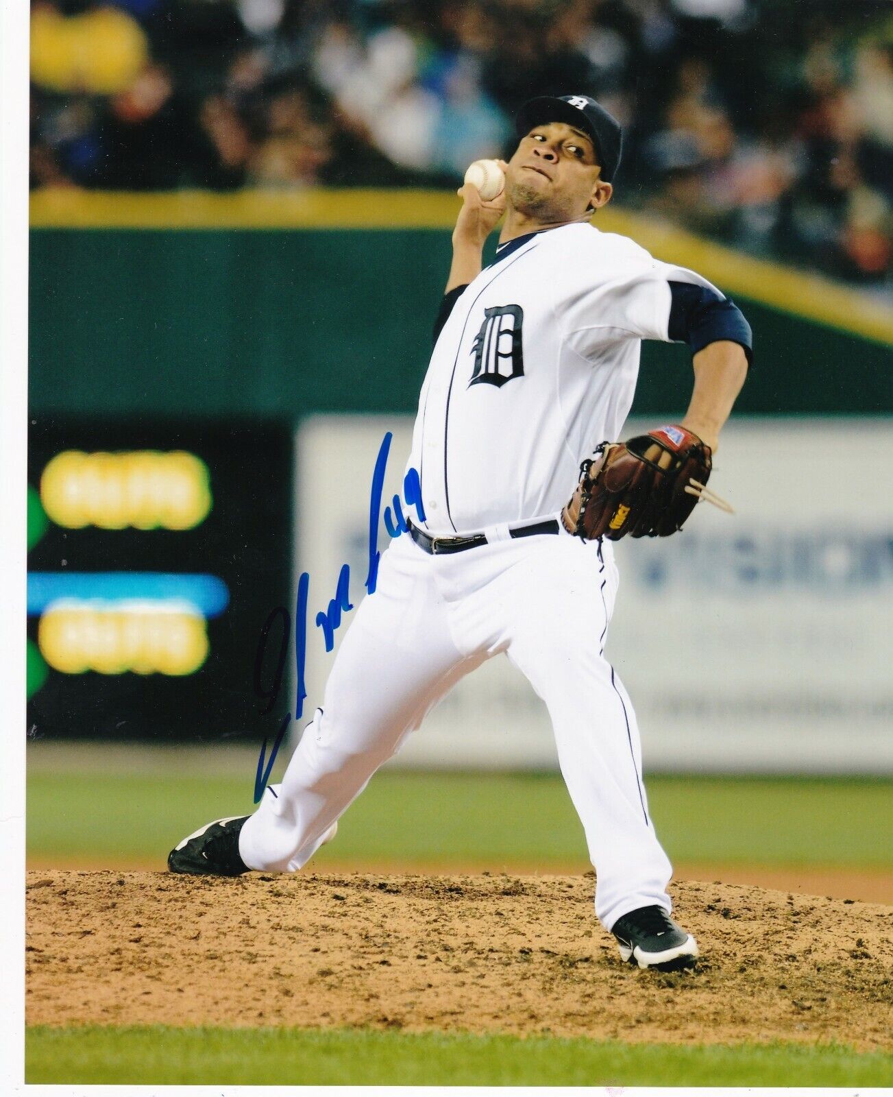 LUIS MARTE DETROIT TIGERS ACTION SIGNED 8x10