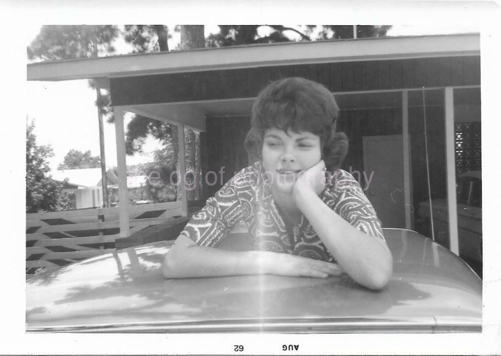 Vintage FOUND Photo Poster paintingGRAPH b & w EARLY 60's GIRL Snapshot ORIGINAL 21 47 F