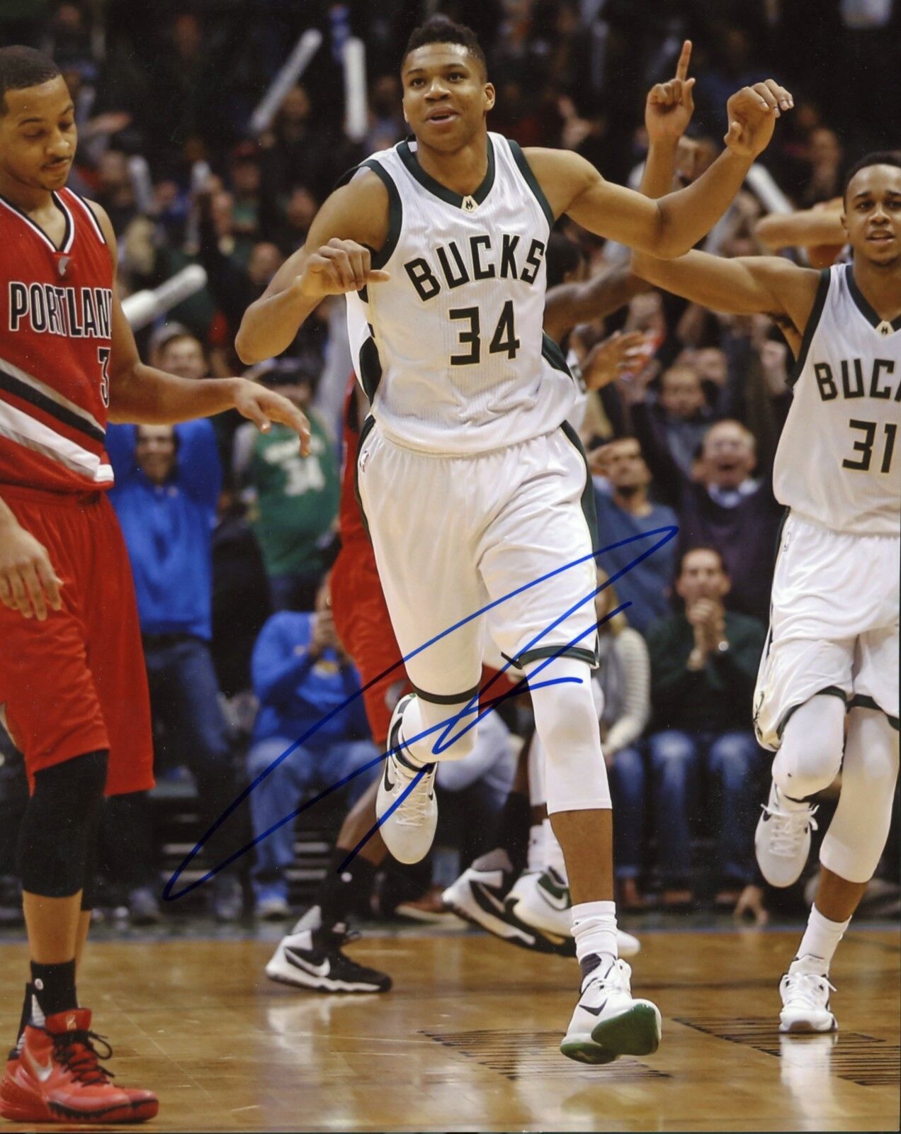 Giannis Antetokounmpo autographed 8x10 Milwaukee BucksA