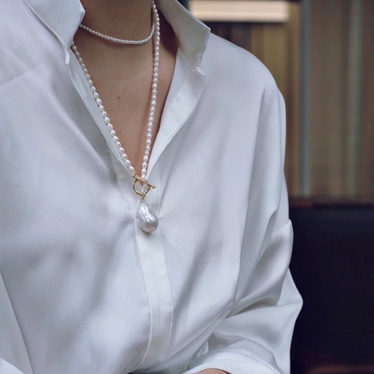 Elegant Luxurious Baroque Pearl Freshwater Pearl Necklace