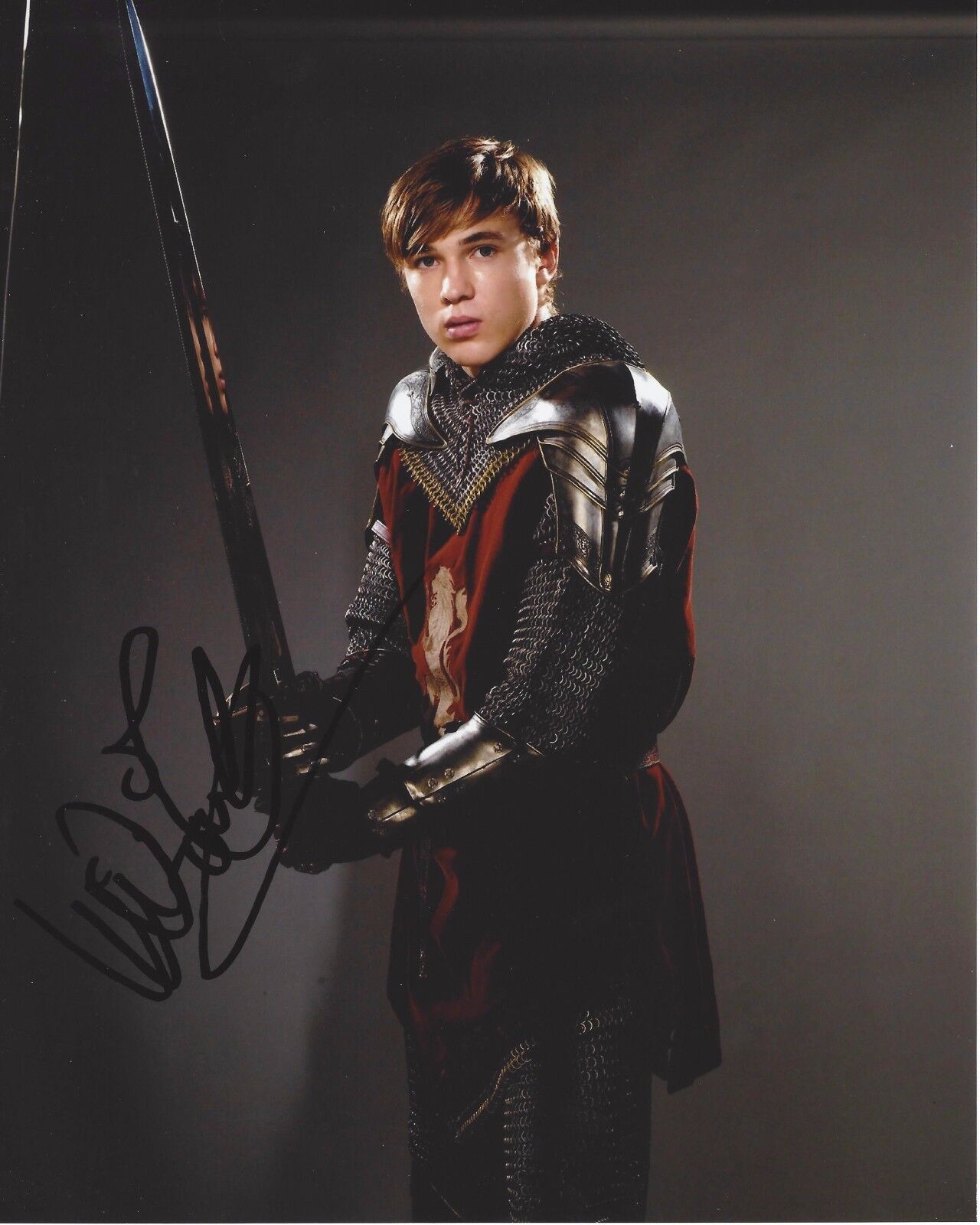 ACTOR WILLIAM MOSELEY SIGNED THE CHRONICLES OF NARNIA 8X10 Photo Poster painting C W/COA ROYALS