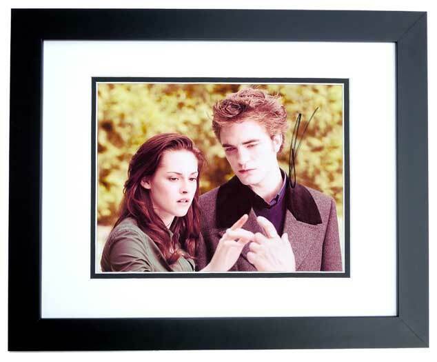 Robert Pattinson Signed - Autographed TWILIGHT - Team Edward 8x10 Photo Poster painting FRAMED