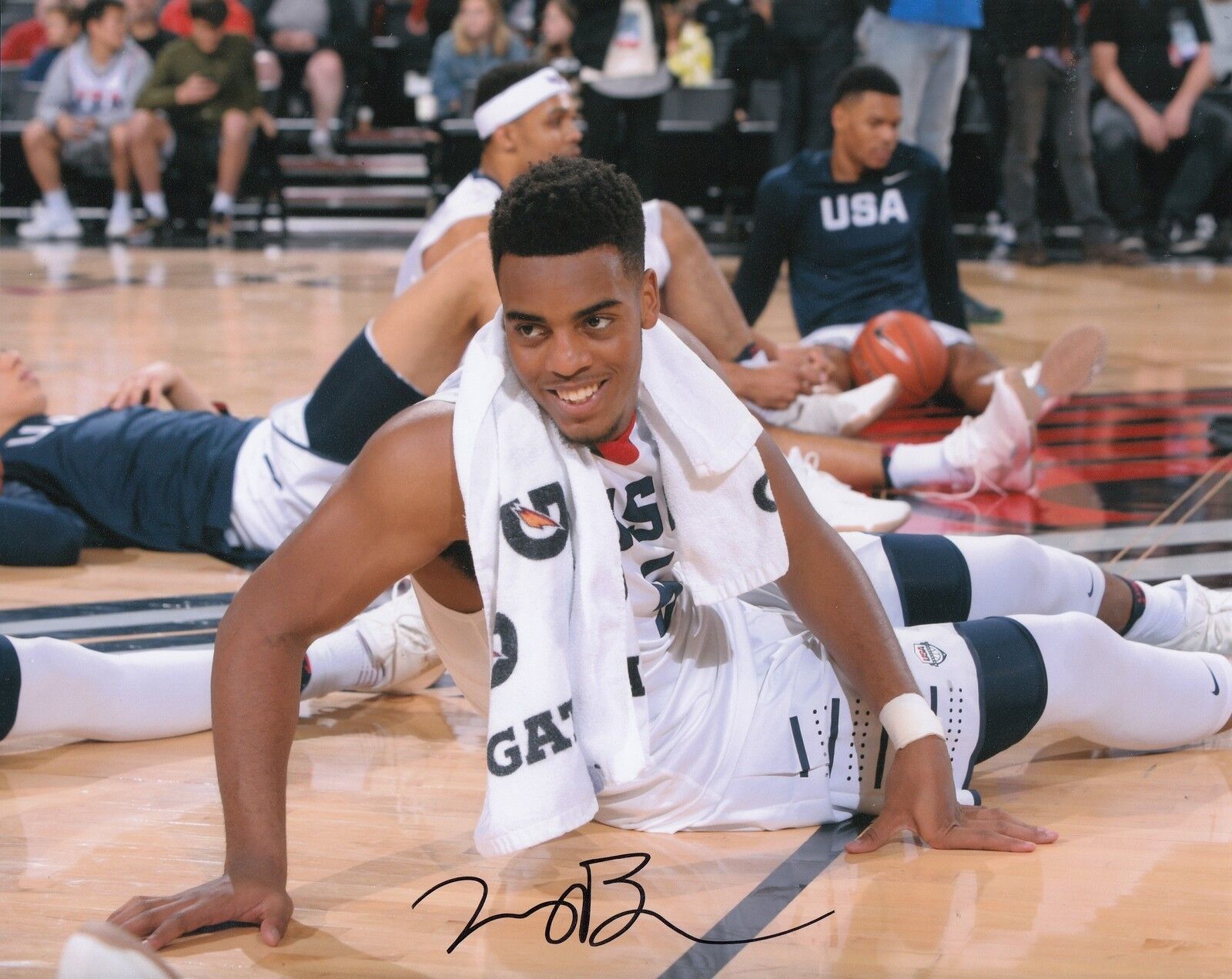 TROY BROWN signed (OREGON DUCKS) Basketball 8X10 Photo Poster painting *NBA DRAFT* W/COA #4