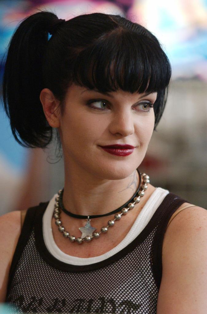 Pauley Perrette 8x10 Picture Simply Stunning Photo Poster painting Gorgeous Celebrity #66