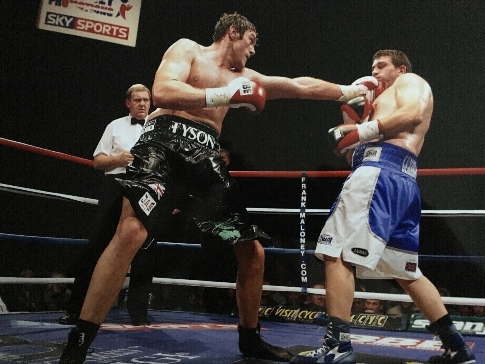 TYSON FURY - FORMER WORLD CHAMPION - EXCELLENT UNSIGNED FIGHT Photo Poster paintingGRAPH