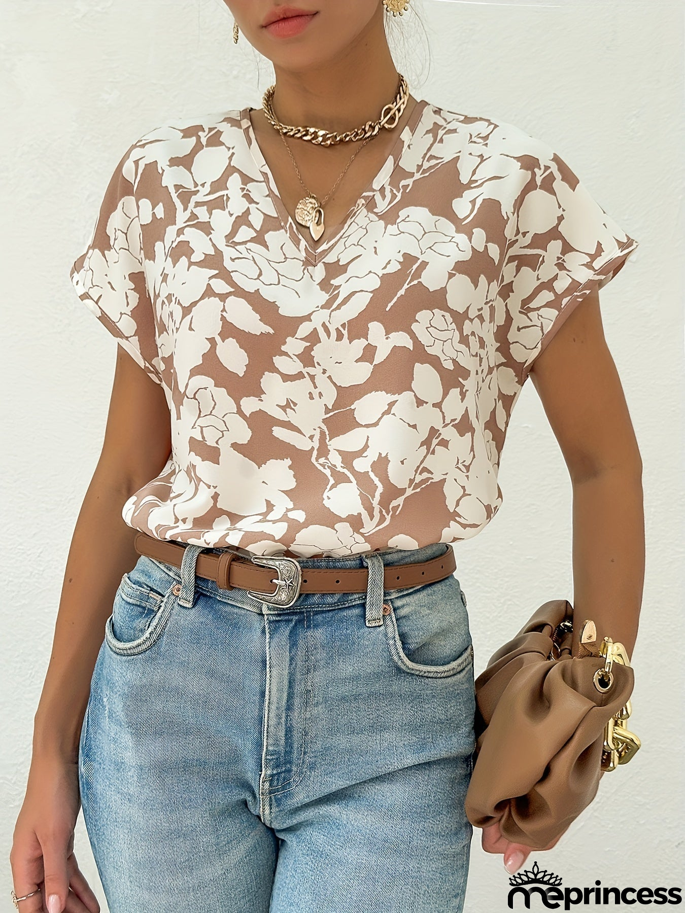 Minimalist and cool Shirt