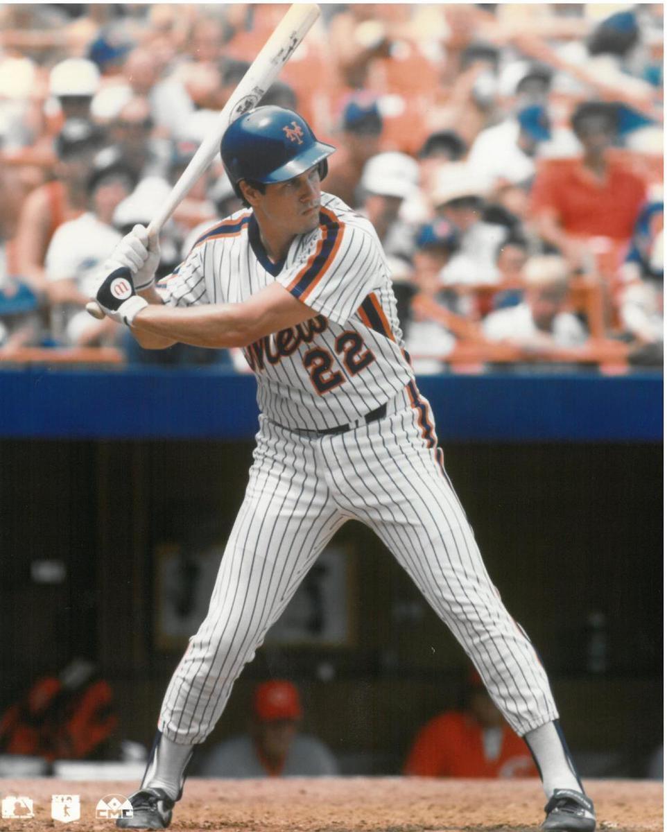 Kevin McReynolds Unsigned New York Mets Glossy 8x10 Photo Poster painting US#527