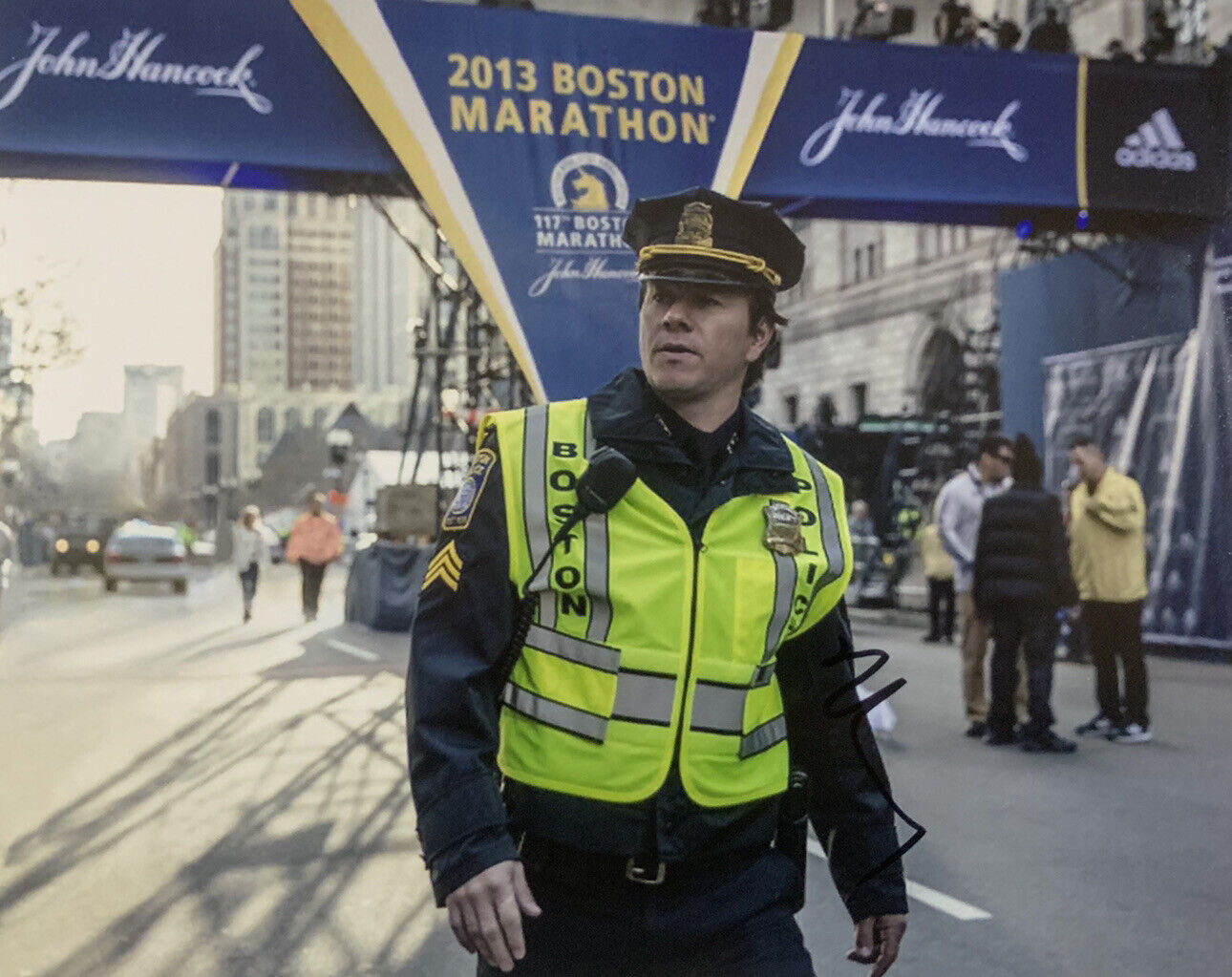 MARK WAHLBERG HAND SIGNED 8x10 Photo Poster painting PATRIOTS DAY MOVIE AUTHENTIC AUTOGRAPH COA