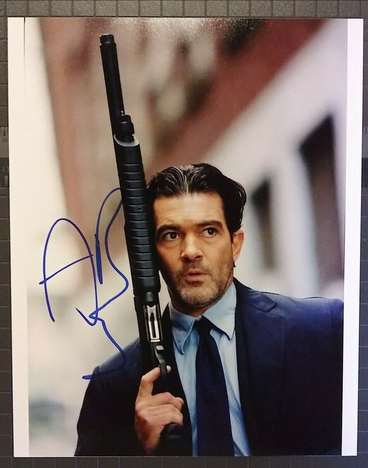 Antonio Banderas signed 8x10