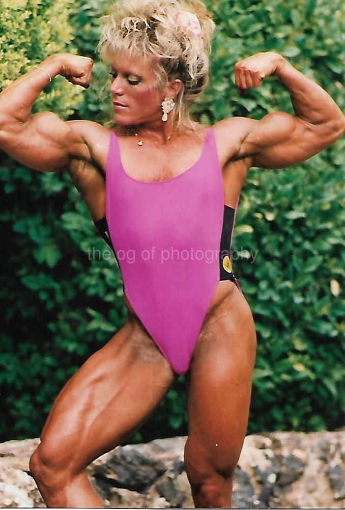 FEMALE BODYBUILDER 80's 90's FOUND Photo Poster painting Color MUSCLE WOMAN Original EN 16 28 I