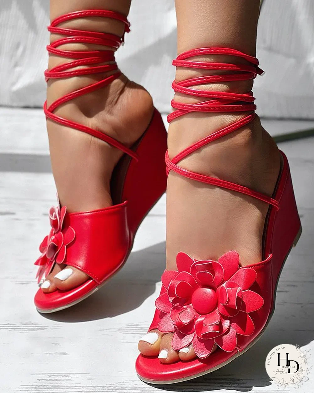 Sandalias de cuña con tiras y estampado floral degradado