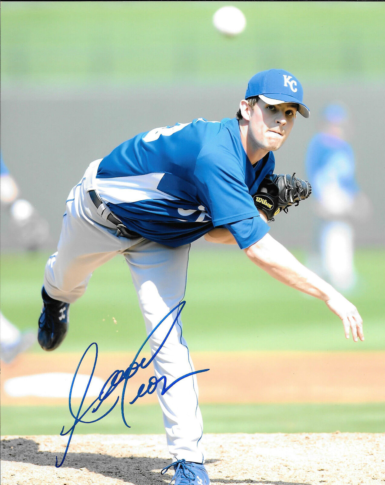 GFA Kansas City Royals * AARON CROW * Signed 8x10 Photo Poster painting AD3 COA