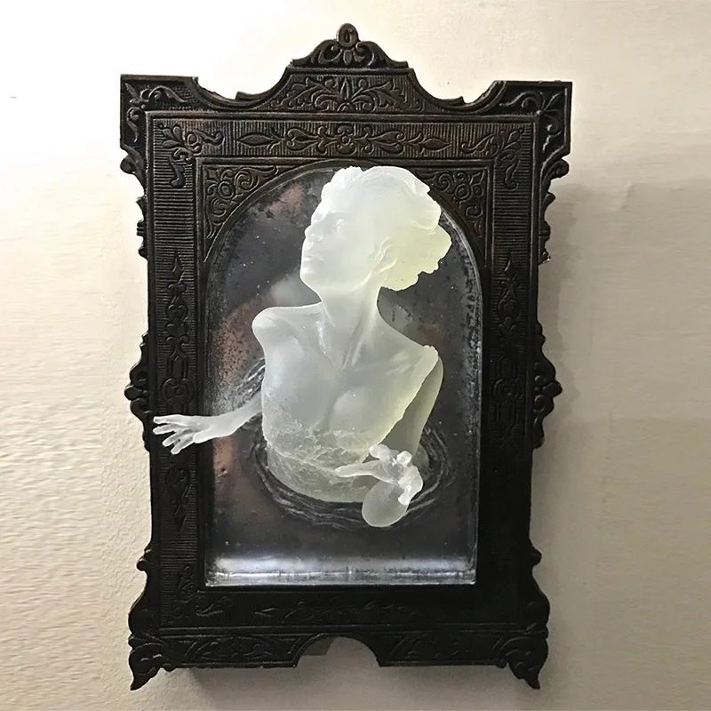 Tegooe Resin Devils Hand Wall Decor Gothic Ghost Mirror Luminous Craft Spooky Photo Frame Halloween Gift