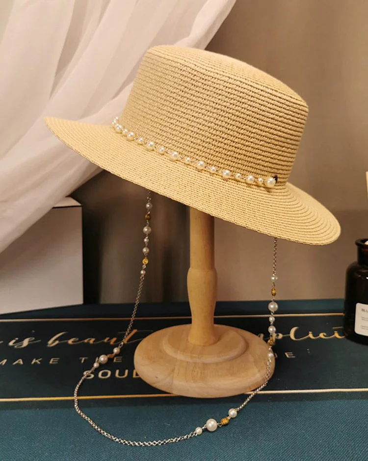 Elegant Straw Hat with Vintage Pearl Chain