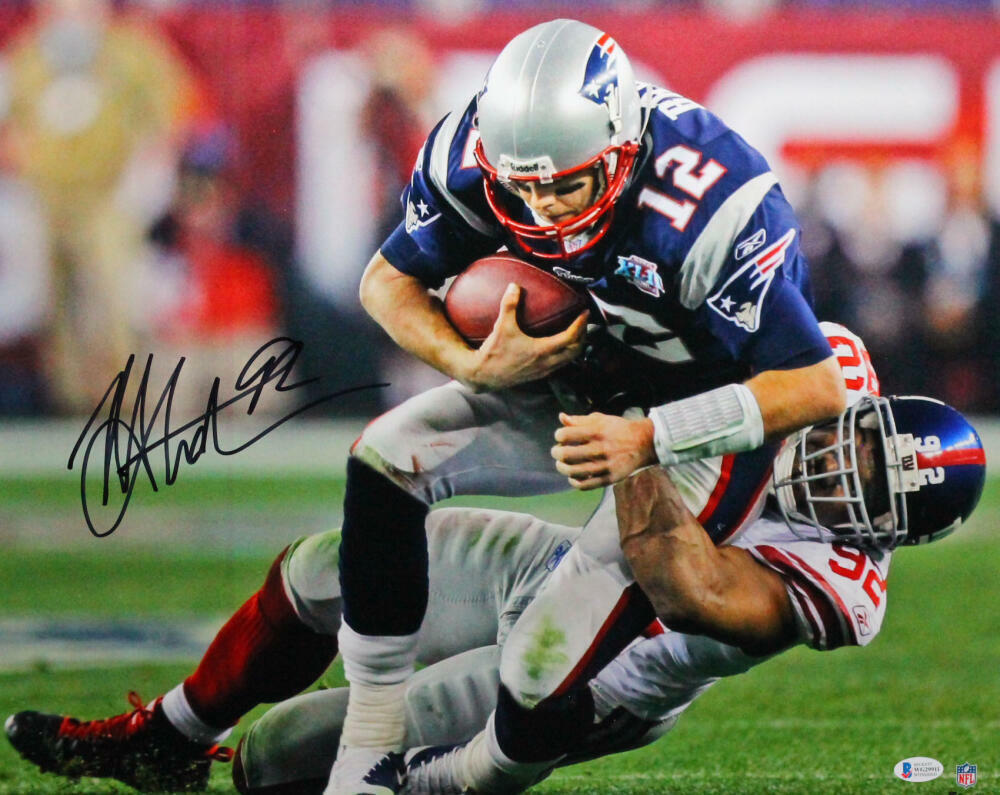 Michael Strahan Signed NY Giants 16x20 Tackling Brady Photo Poster painting- Beckett W *Black