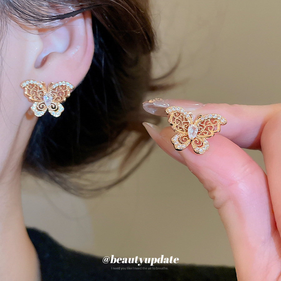 Exquisite and elegant gold-plated silver needle zircon butterfly earrings versatile and suitable for everyday wear with a touch of luxury