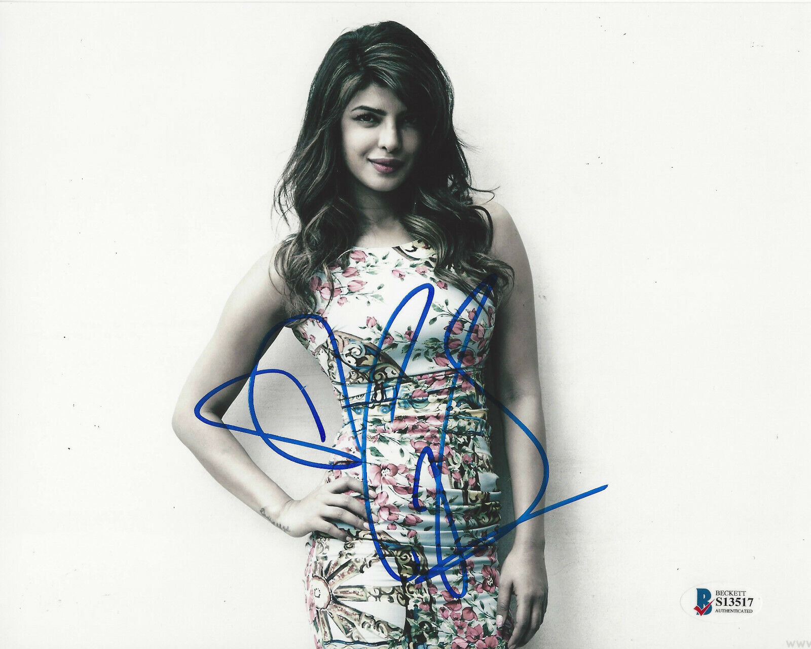 PRIYANKA CHOPRA JONAS SEXY ACTRESS SIGNED 8x10 Photo Poster painting 12 PROOF BECKETT COA BAS