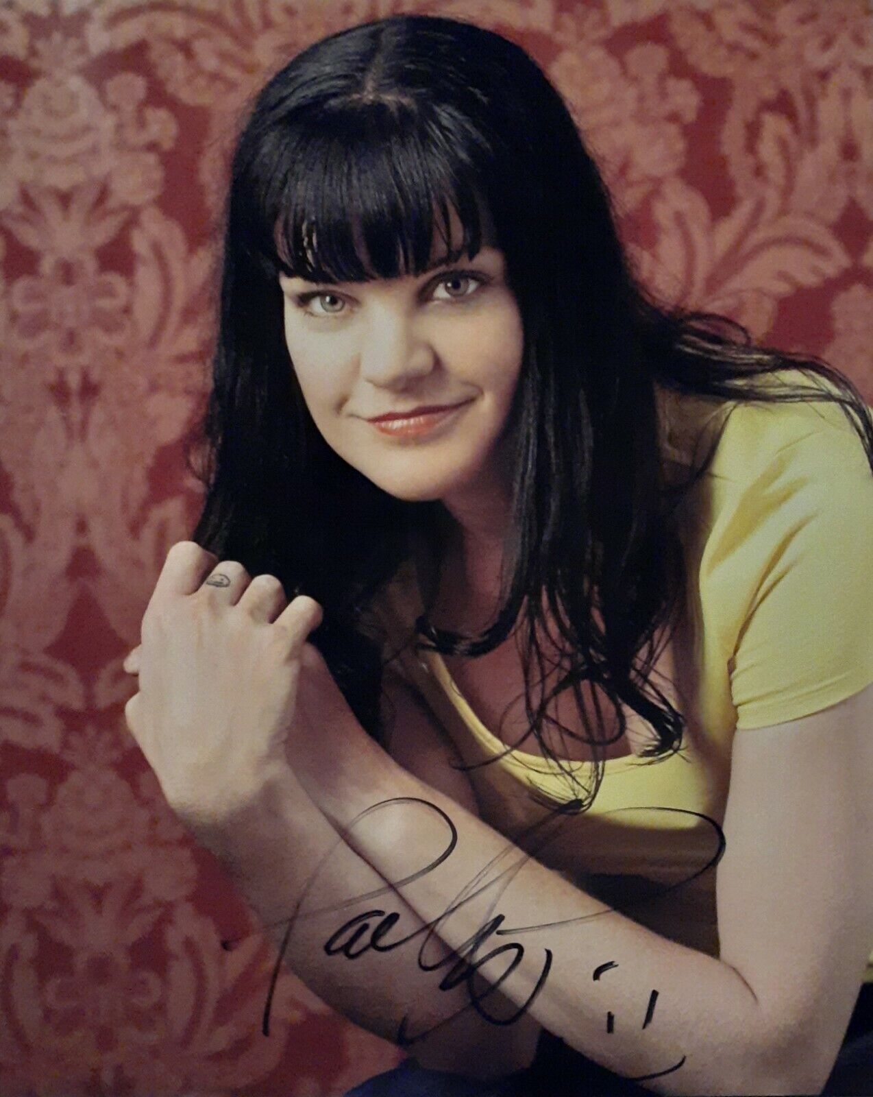 Pauley Perrette signed 8x10