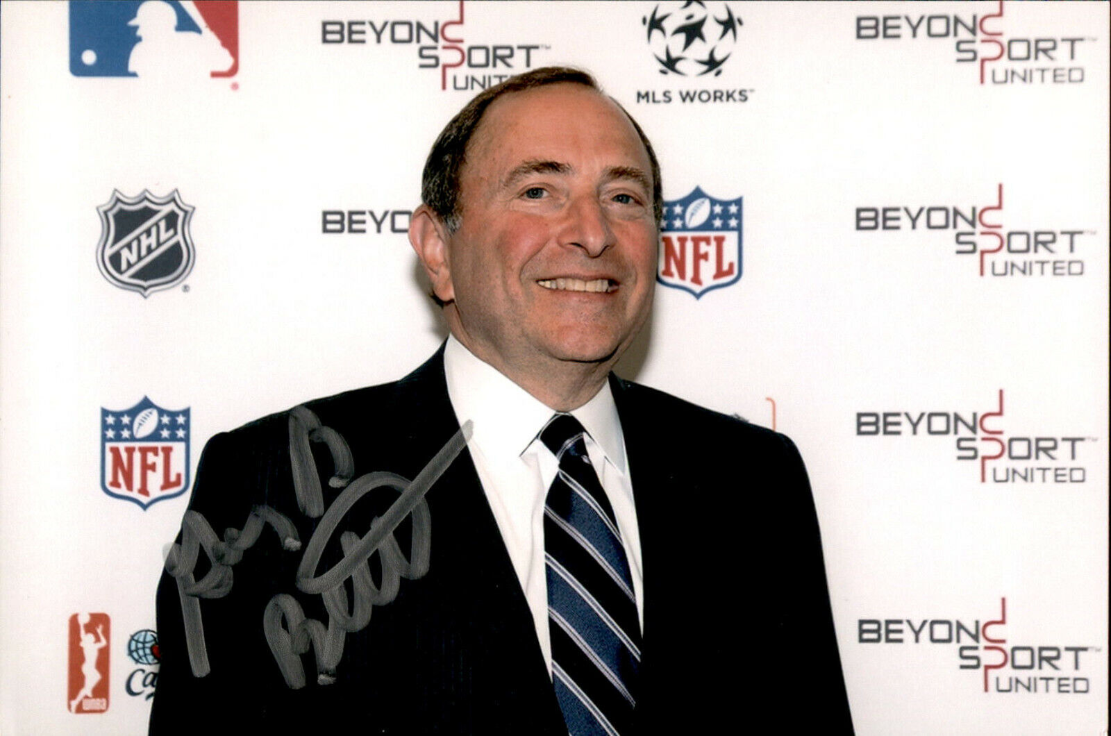 Gary Bettman SIGNED 4x6 Photo Poster painting NHL COMMISSIONER #2