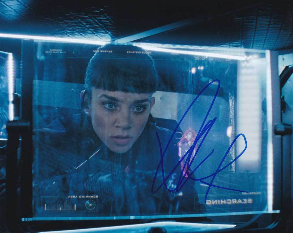 Hannah John-Kamen In-Person AUTHENTIC Autographed Photo Poster painting SHA #89100