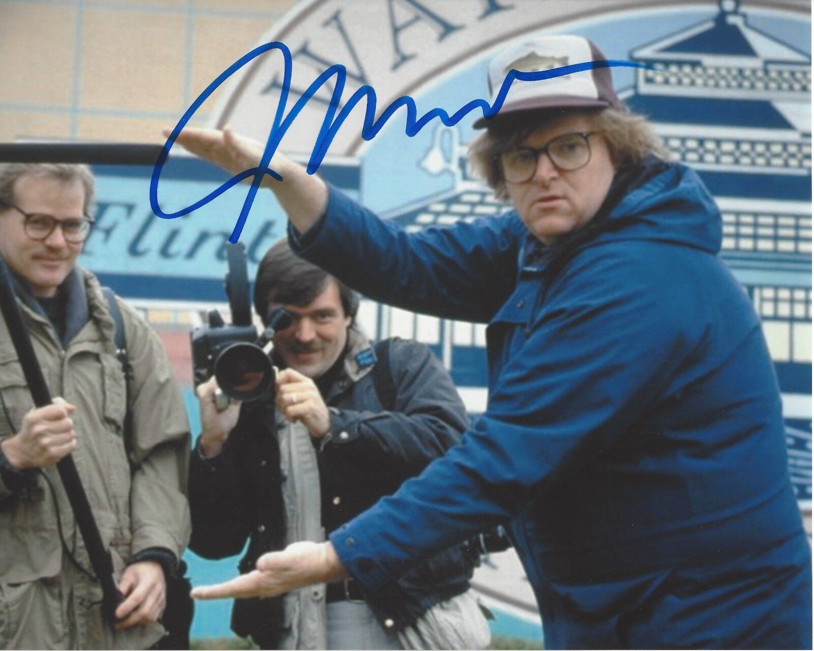 DIRECTOR MICHAEL MOORE SIGNED 8X10 Photo Poster painting B W/COA FARENHEIT 9/11 11/9 DOCUMENTARY