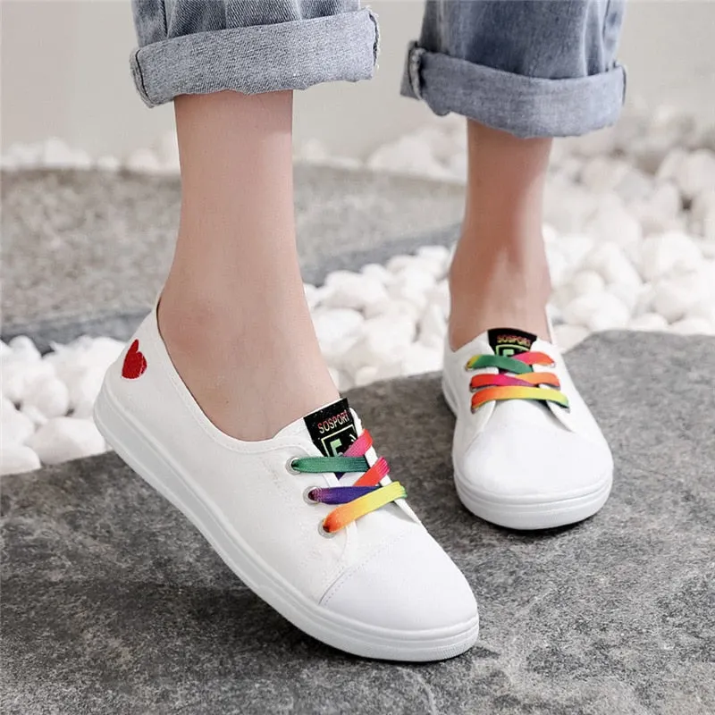 Canvas Shoes Women Vulcanized Shoes Fashion Heart-shaped Flat Sneakers Ladies Lace-up Casual Shoes Breathable Walking Flat Shoes