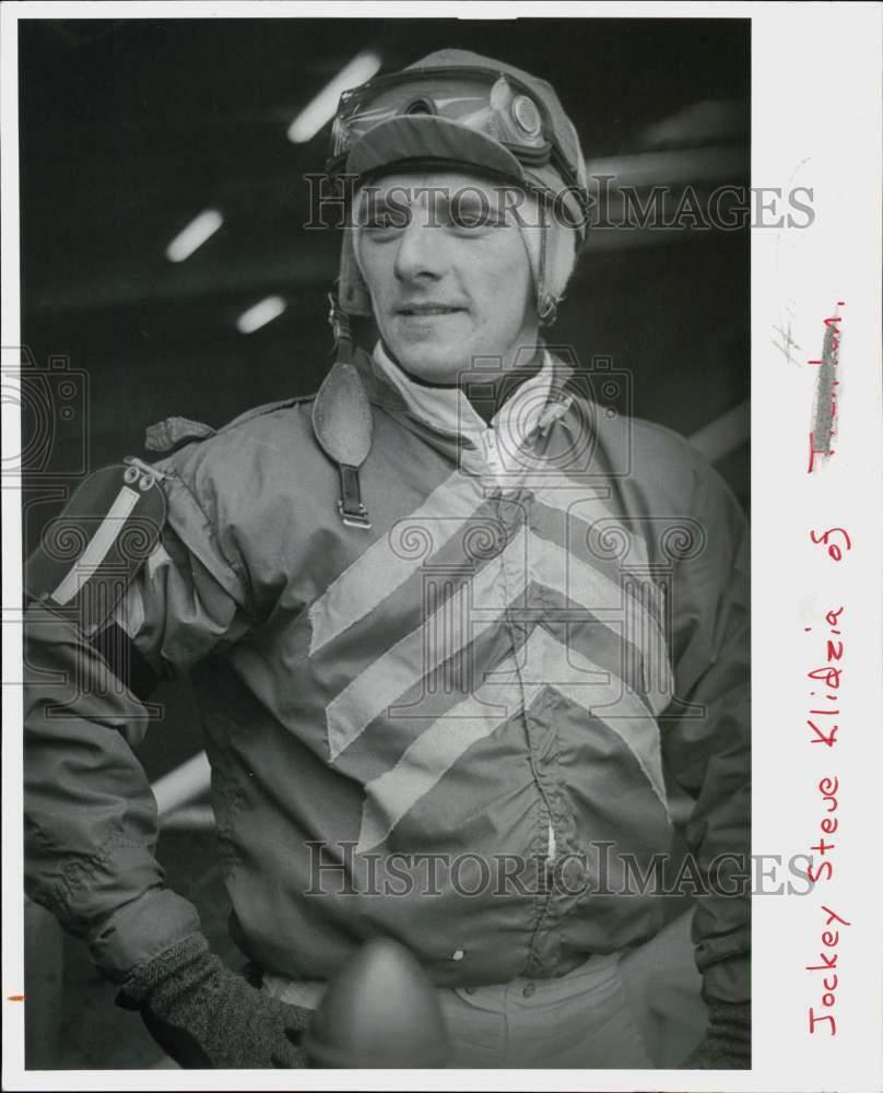 Press Photo Poster painting Jockey Steve Klidzia - tta21799