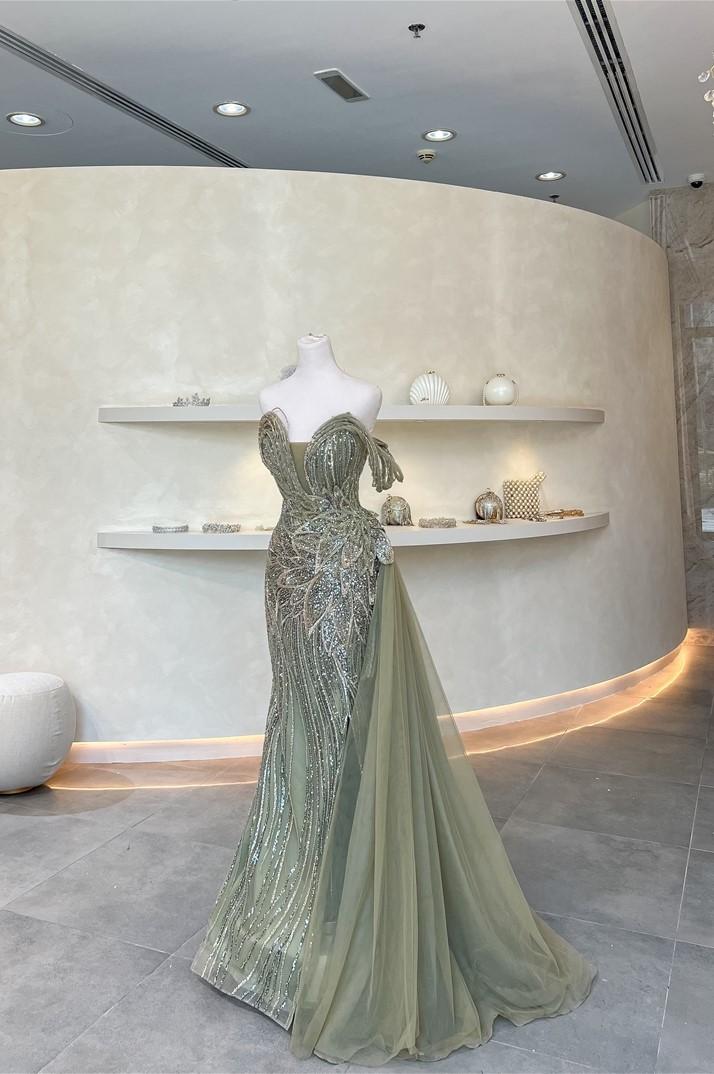 Lussooy Dusty Sage Exquiste Tulle Strapless Sleeveless Sequins Long Prom Dress with Applique 