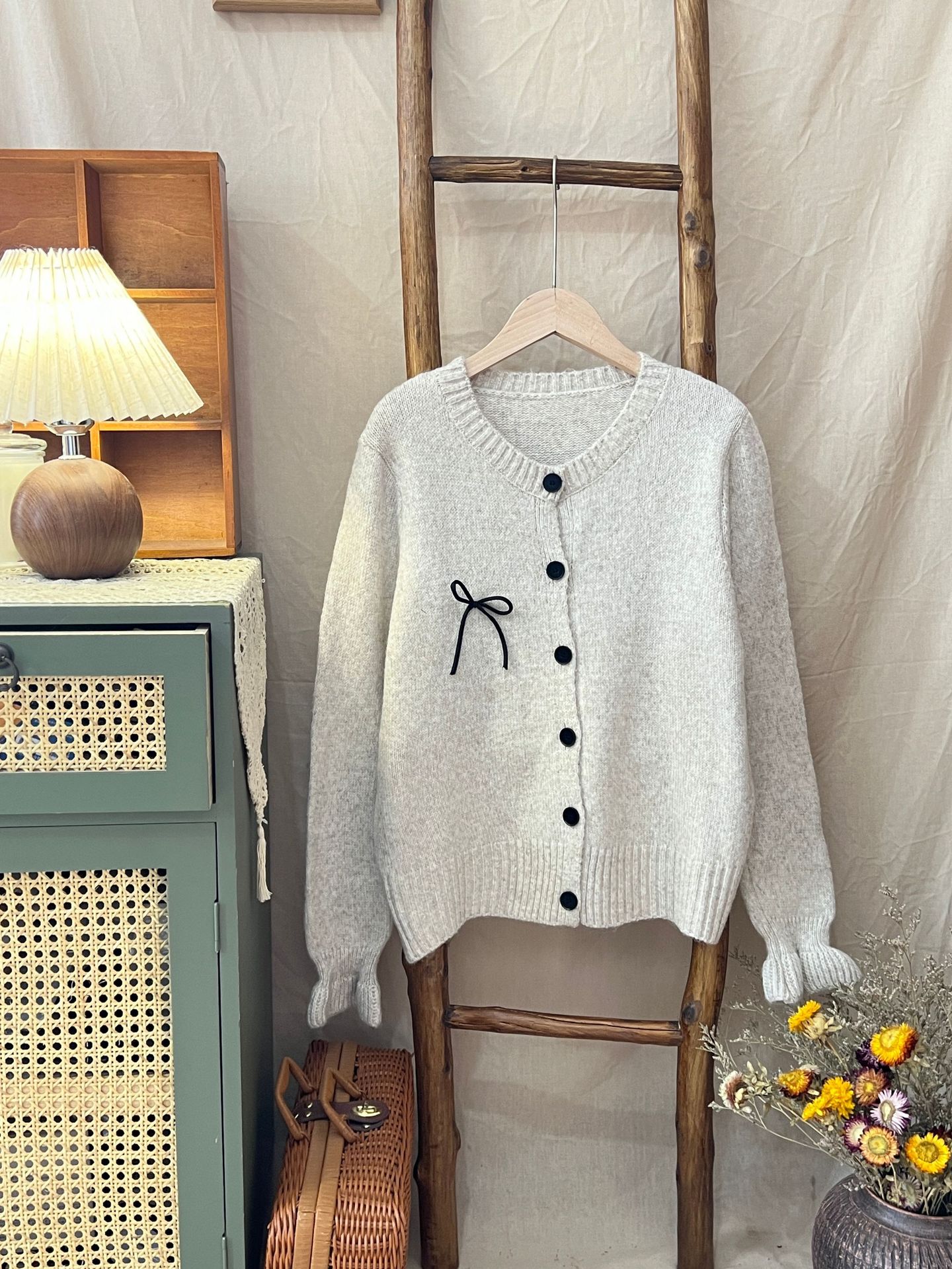 Women Long Sleeve V-neck Graphic Floral Printed Top
