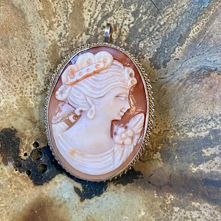Italian Carved Conch Cameo Pendant Pin in Sterling Silver