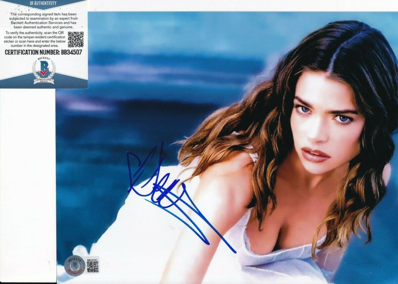 DENISE RICHARDS signed (STARSHIP TROOPERS) Sexy 8X10 Photo Poster painting BECKETT BAS BB34507