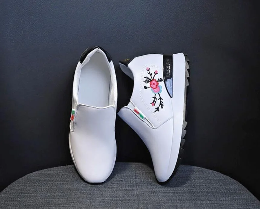 NEW Brand Women Casual Shoes Woman Sneakers Fashion Breathable PU Leather Platform White Women Shoes Soft Footwears Embroidered