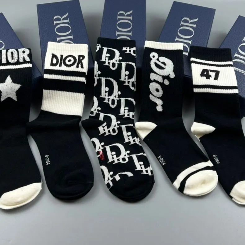 Men's Business Mid-Calf Black and White Socks, Sweat-Absorbing and Odor-Resistant, New Autumn and Winter Boxed Socks, 5 Pairs Pack