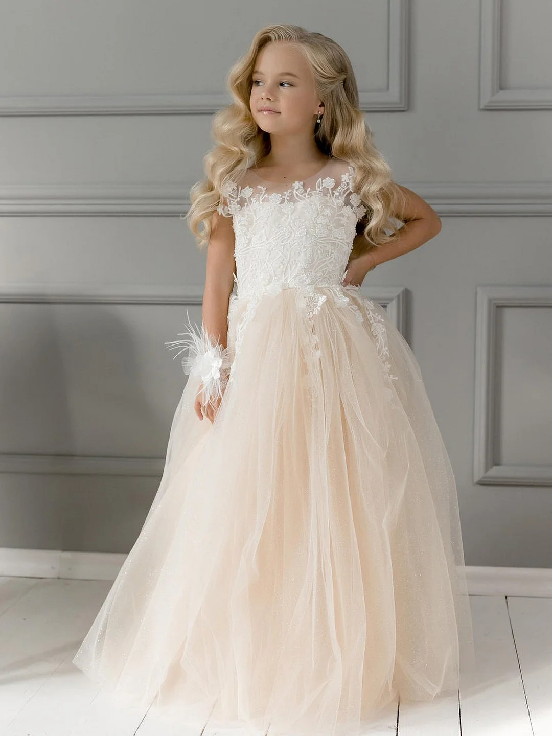 Daisda Simple Sleeveless A-line Flower Girl Dresses Tulle with Appliques Lace Pearls