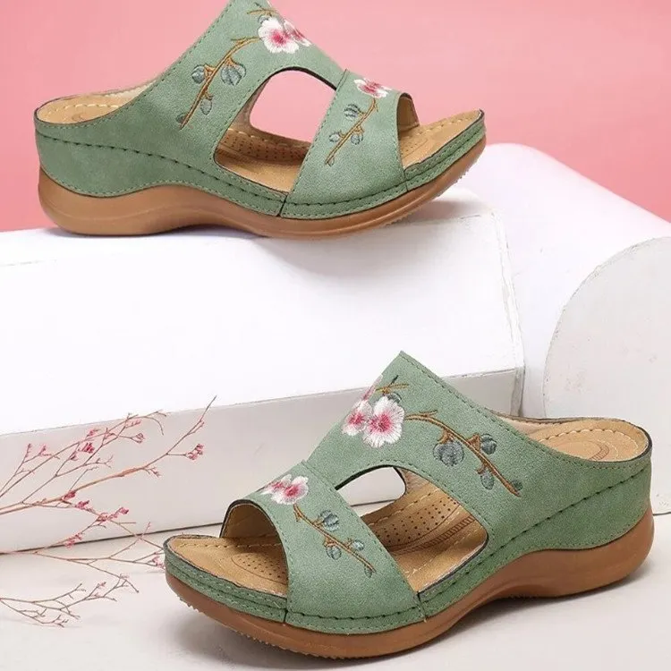 Breakj Breakj Summer New Women's Shoes Hollow Flowers Embroidered Sandals Slope And Large Size Women's Slippers