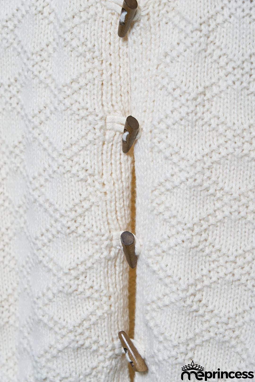 Fashionable and Minimalist general garment