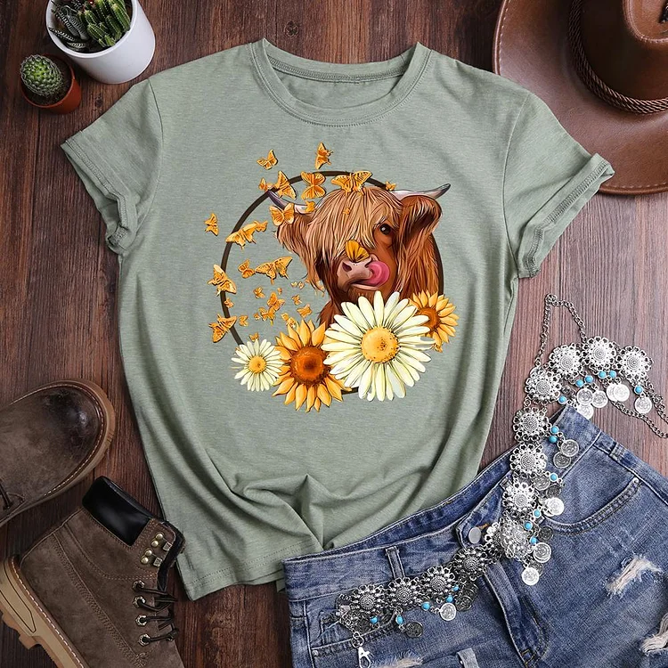 Farm cow and daisies Round Neck T-shirt-0020901