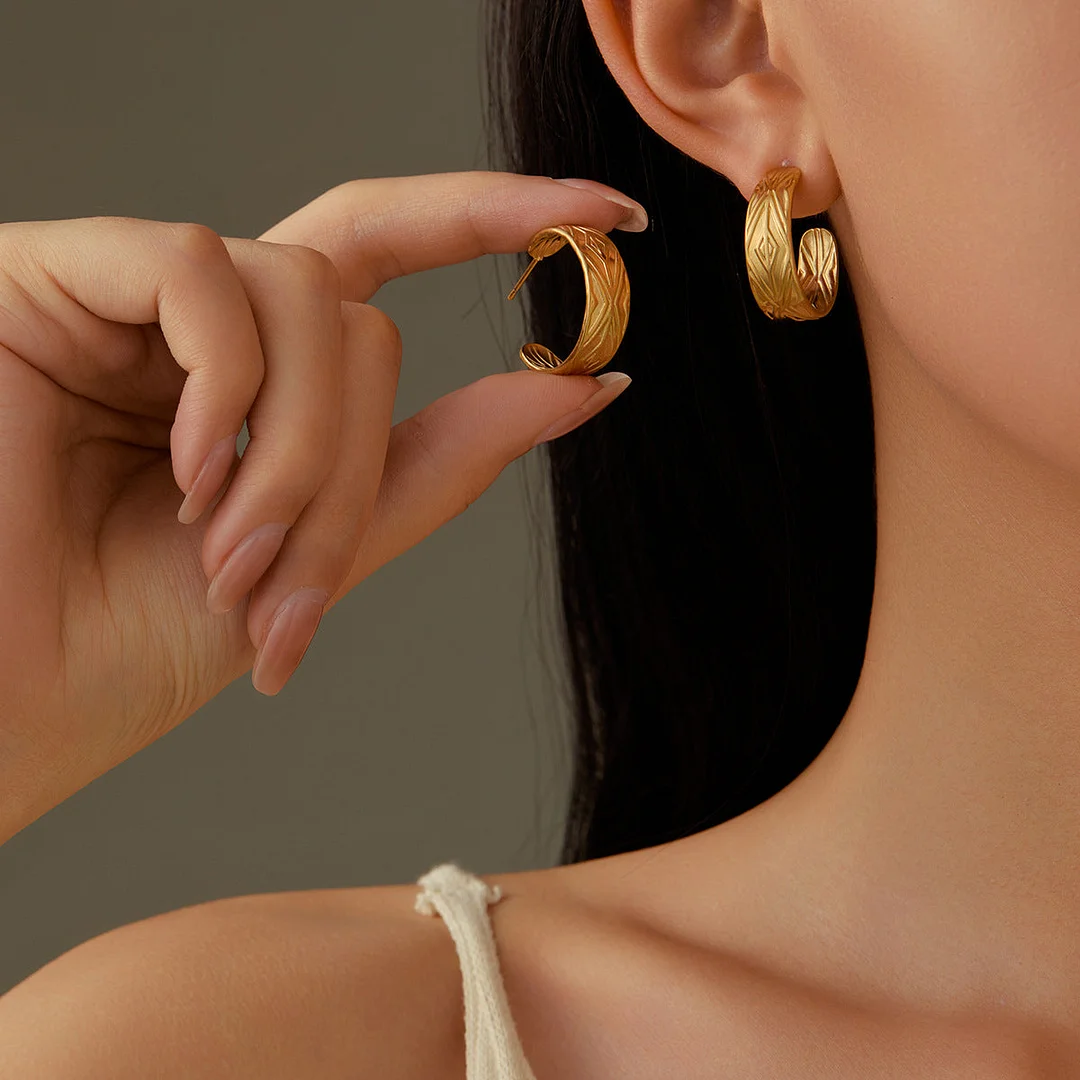 Ins Style Retro Geometric Irregular Concave And Convex Hammer Pattern C-Shaped Earrings