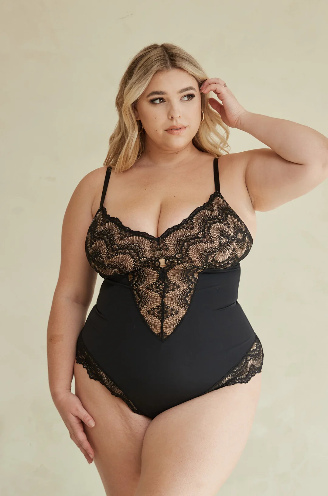 Sculpting Lace Shapewear Bodysuit