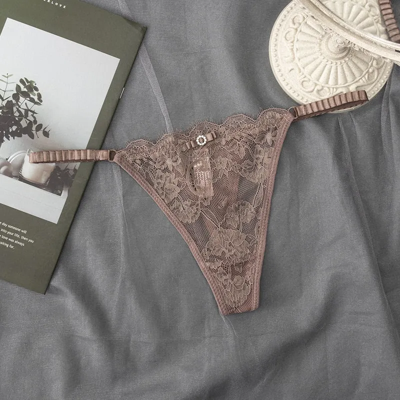 European Style Thong Sexy Lace Panties Low Waist Seamless Fashion Hollow Out G-Gtring Women' Transparent T Pants Female Lingerie