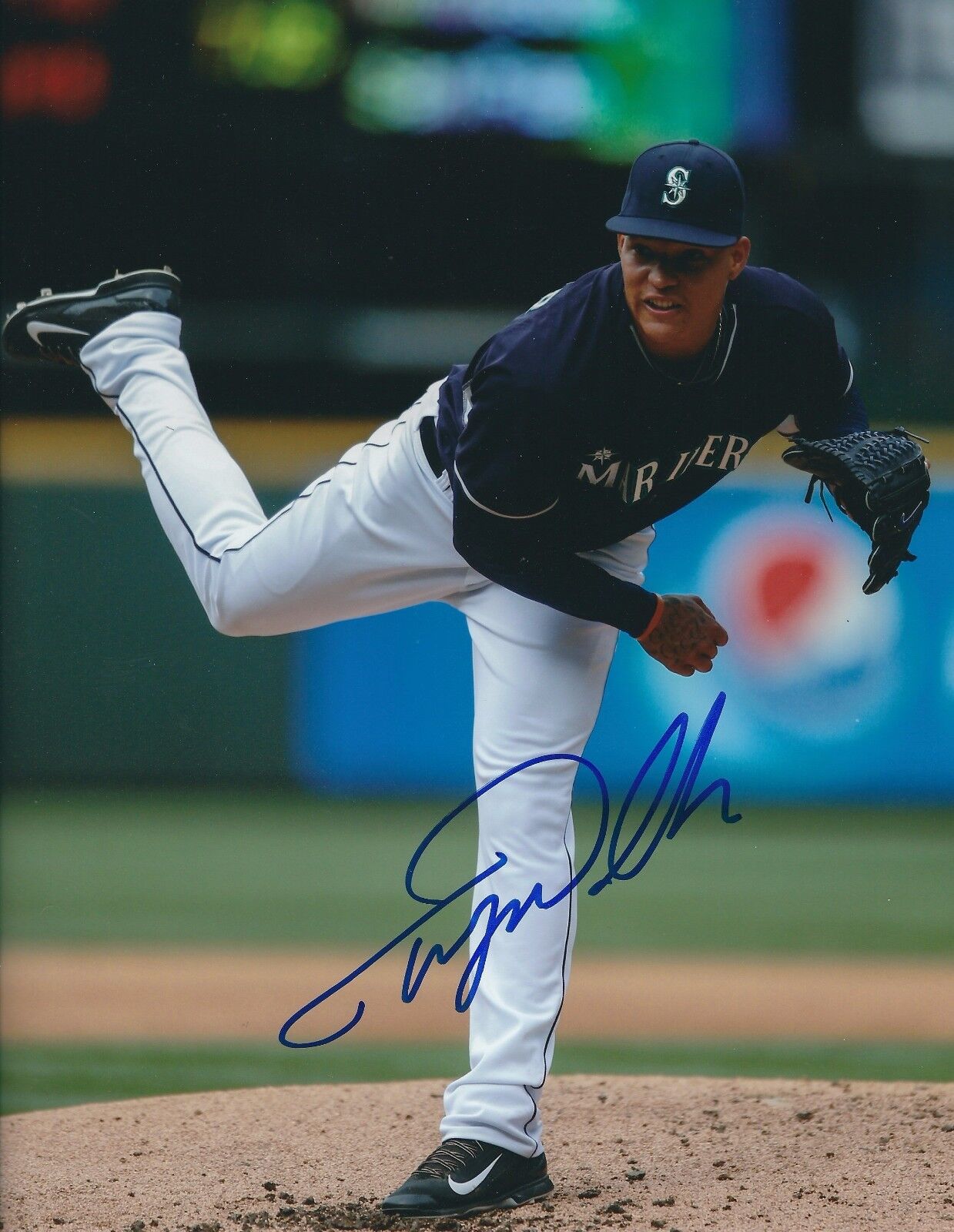 Signed 8x10 TAIJUAN WALKER Seattle Mariners Autographed Photo Poster painting - COA