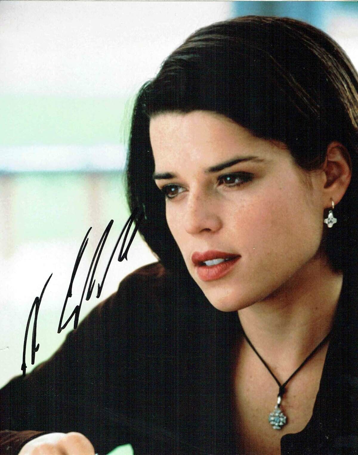 Neve CAMPBELL Signed 10x8 Photo Poster painting AFTAL COA House of Cards Scream Actress