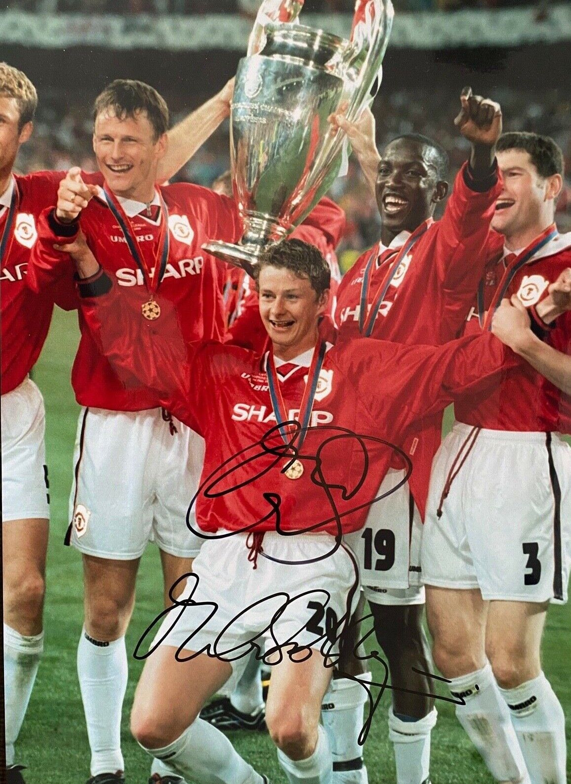 OLE GUNNAR SOLSKJAER - MANCHESTER UNITED LEGEND - X-LARGE SIGNED Photo Poster paintingGRAPH