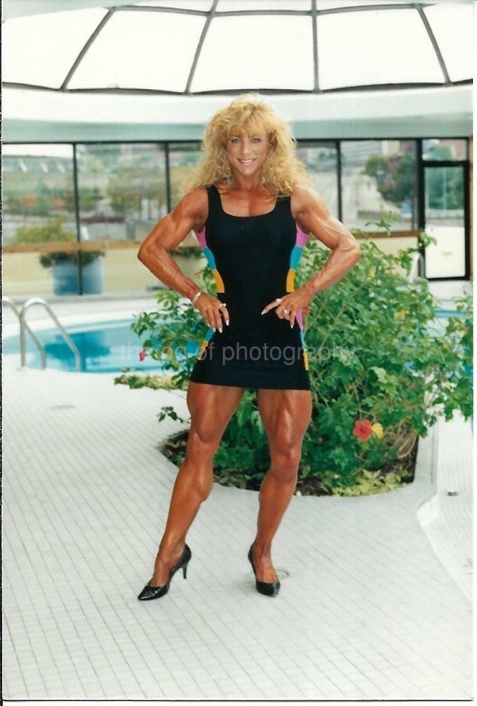 FEMALE BODYBUILDER 80's 90's FOUND Photo Poster painting Color MUSCLE WOMAN Original EN 22 40 A