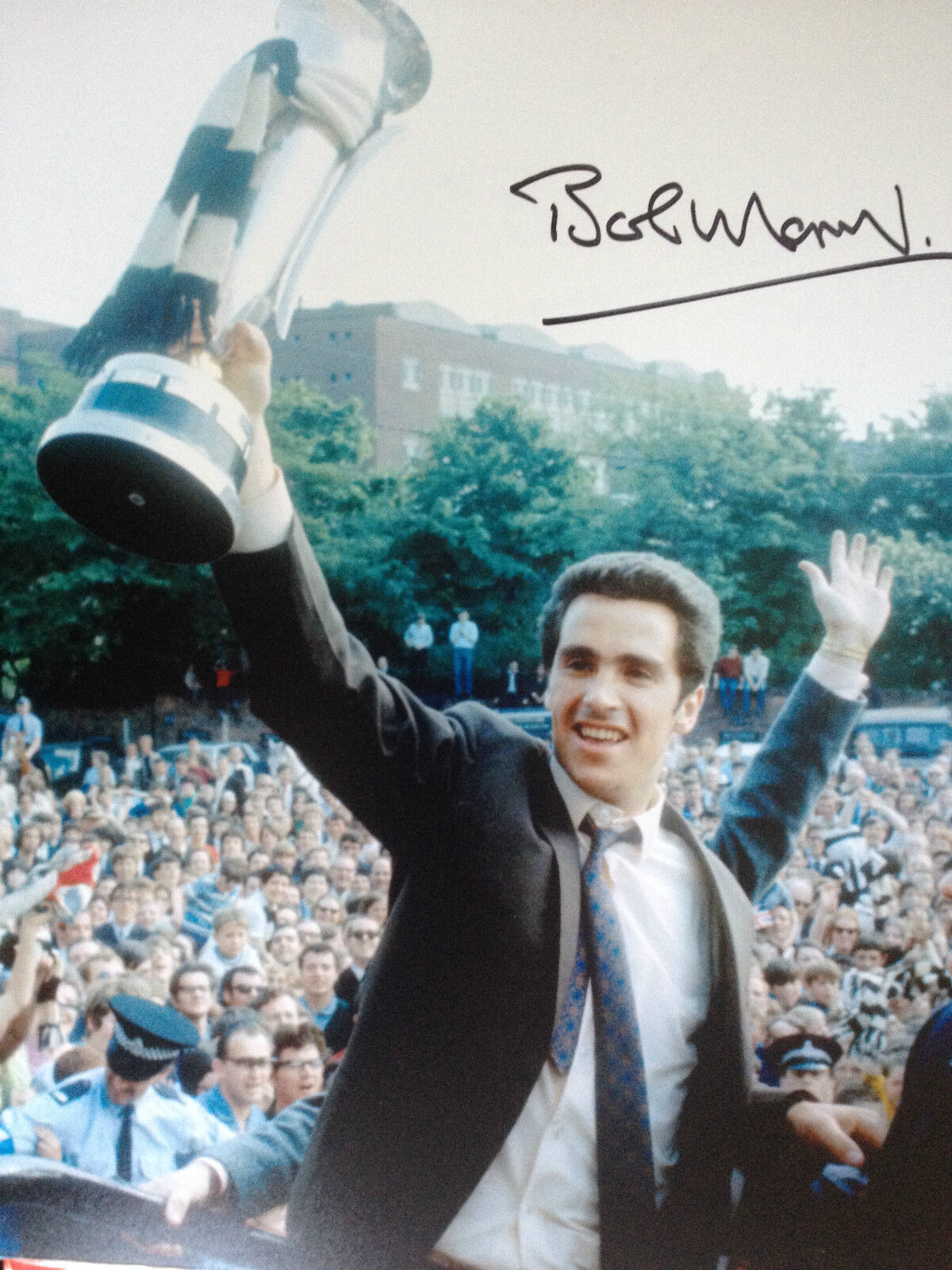 BOBBY MONCUR - NEWCASTLE UNITED LEGEND - SIGNED COLOUR Photo Poster paintingGRAPH