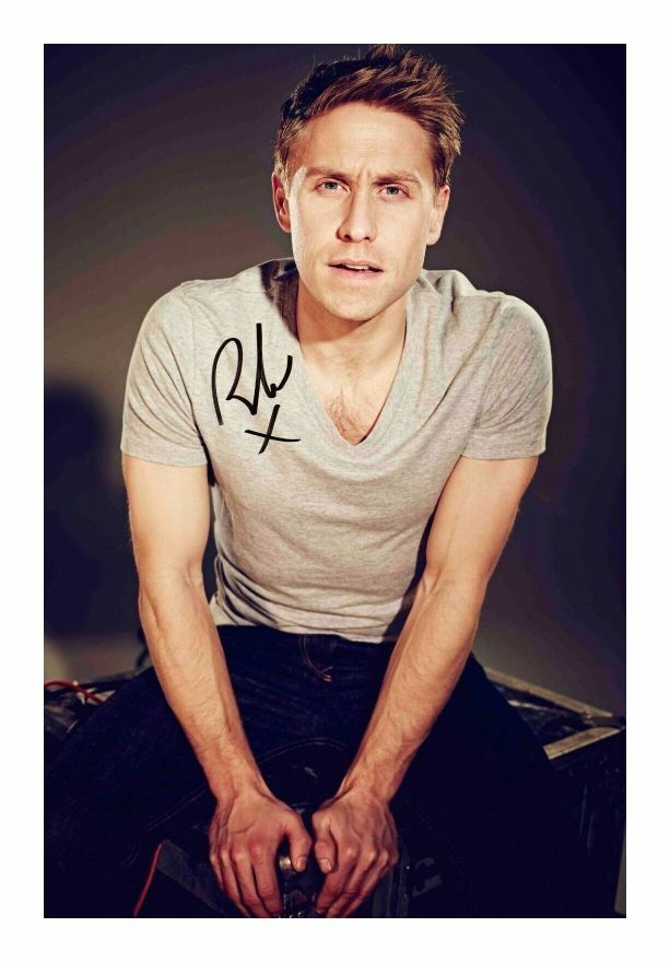 RUSSELL HOWARD AUTOGRAPH SIGNED PP Photo Poster painting POSTER