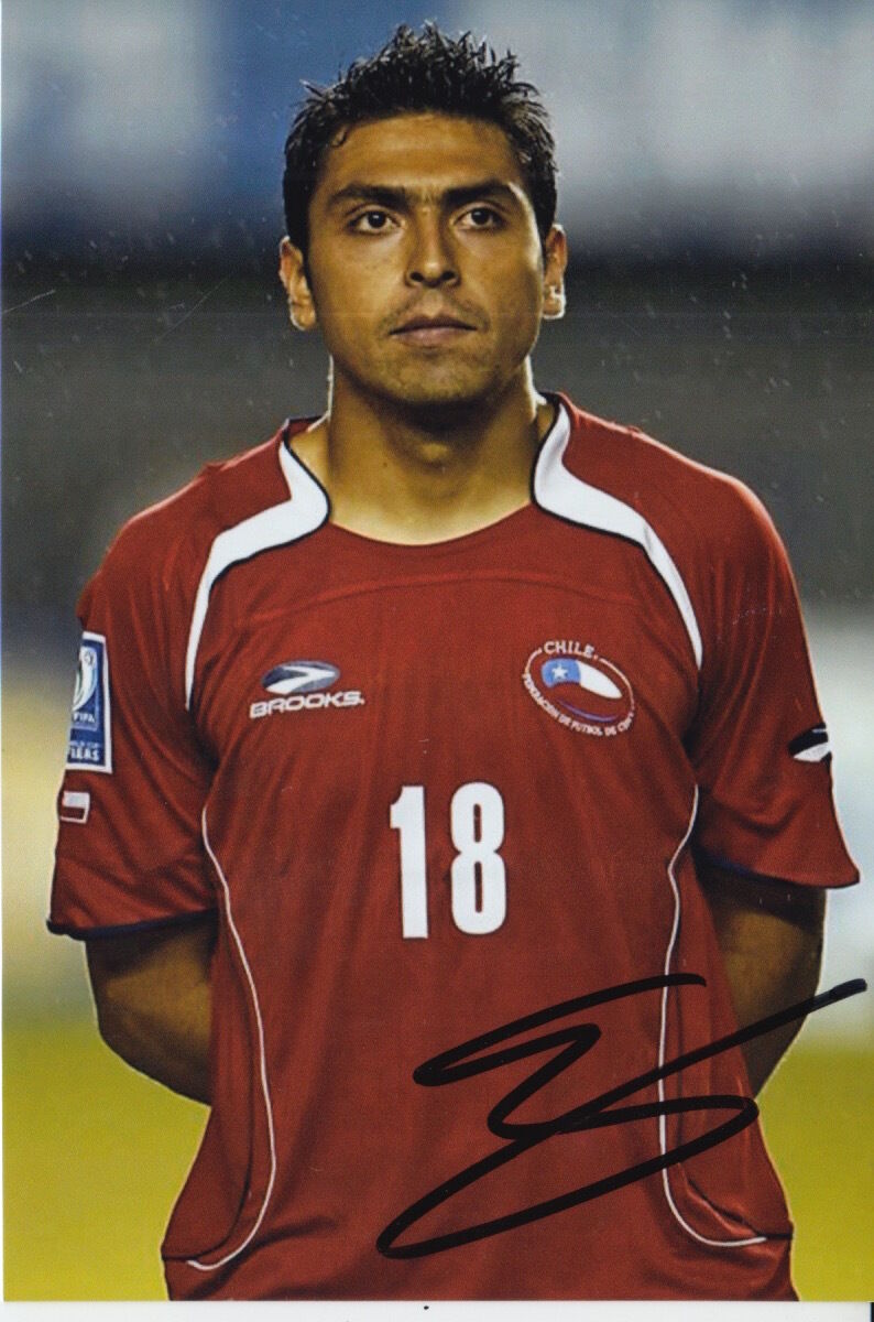 CHILE HAND SIGNED GONZALO JARA 6X4 Photo Poster painting 1.