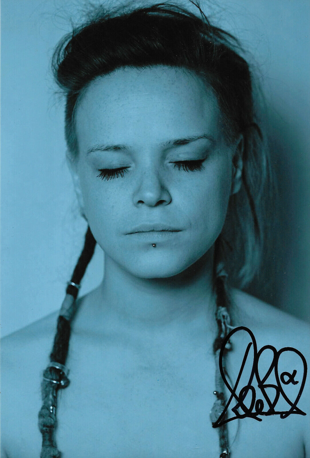 Wallis Bird signed 8x12 inch Photo Poster painting autograph