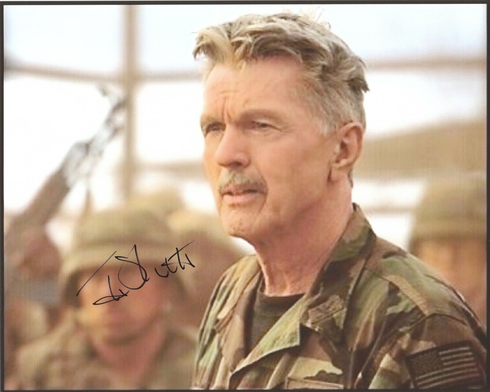 Tom Skerritt 'Tears of the Sun' Autographed 8x10 Photo Poster painting